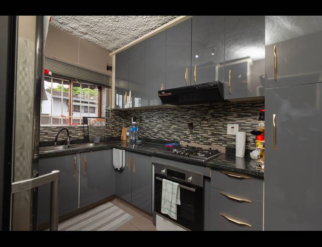 2 BEDROOM APARTMENT RENTED IN ESCOMBE